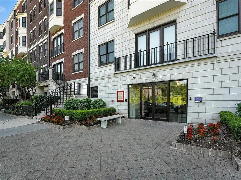 1201 Adams St #408 — Photo 29