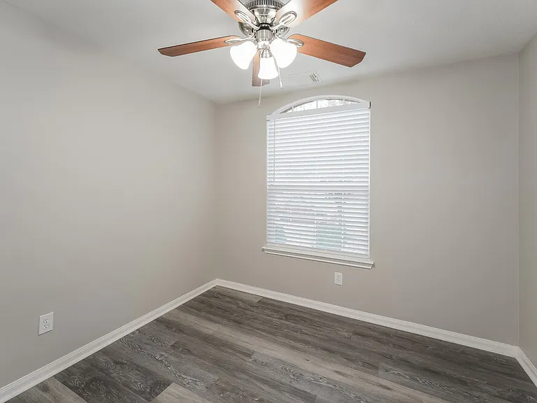 7811 Iris Glen Ln — Photo 13