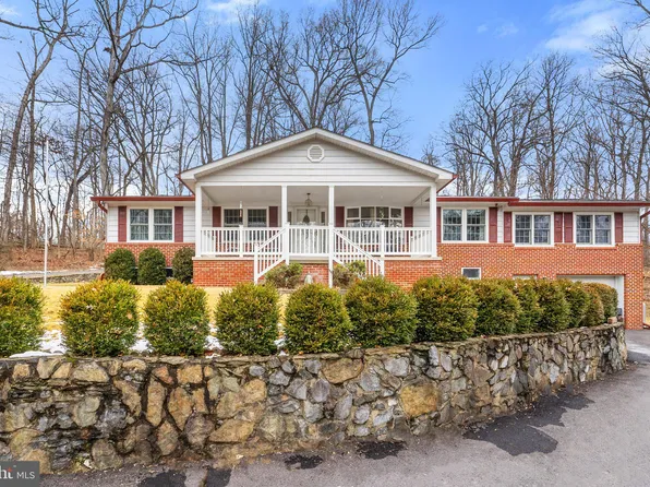 97 Shenanwood Dr, Harpers Ferry, WV 25425