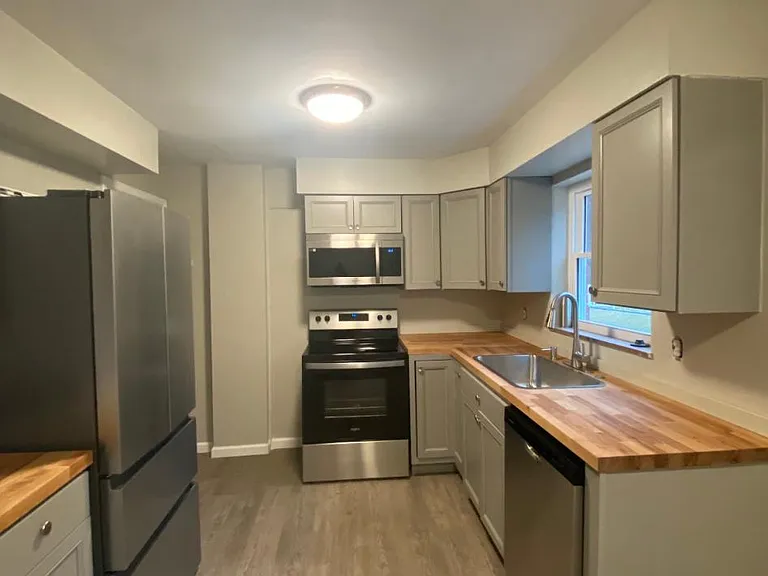 502 38th St SE — Photo 1