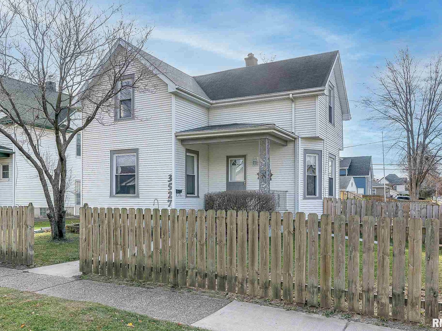 3527 Rockingham Rd, Davenport, IA 52802 Zillow