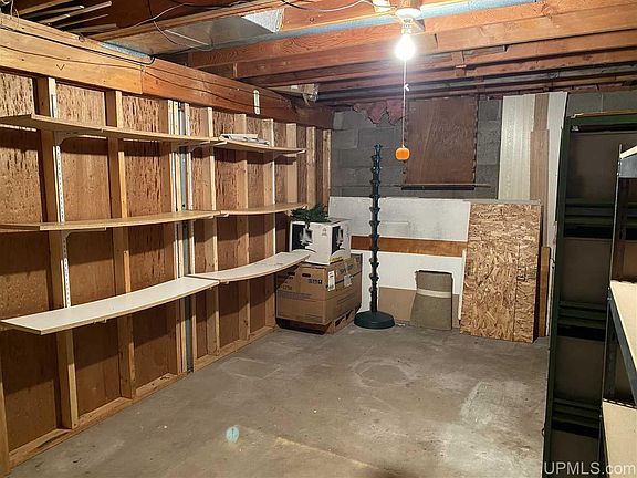 5th image of 107 Maple St