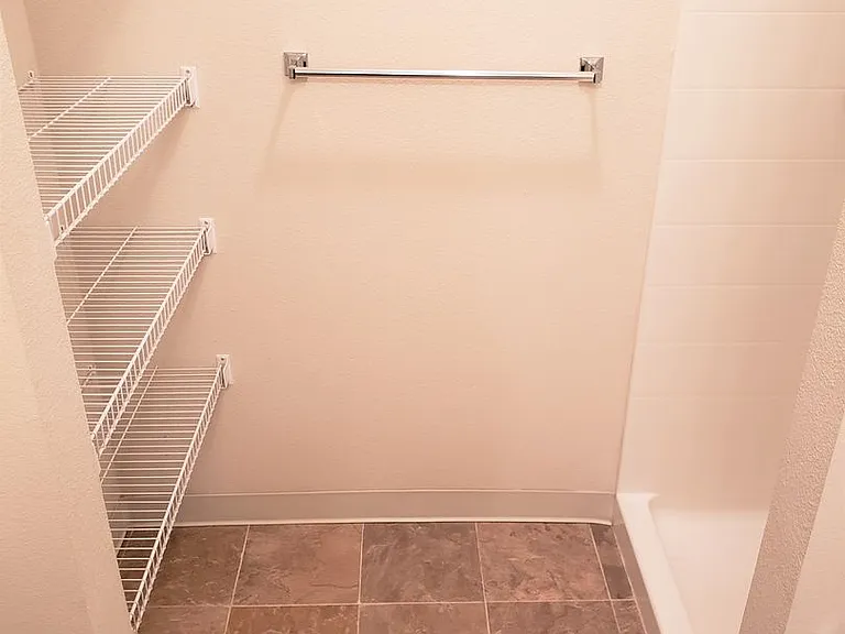 1001 W Broadway Ave — Photo 15