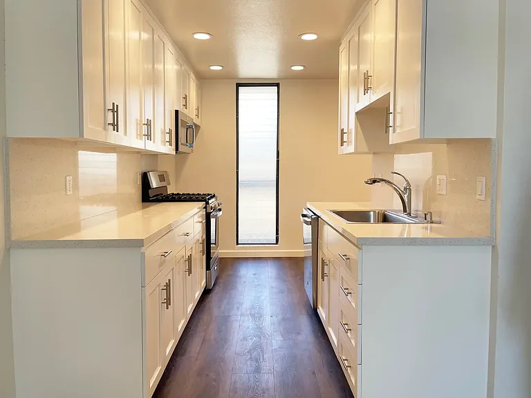 1414 Greenfield Apartments — Photo 27