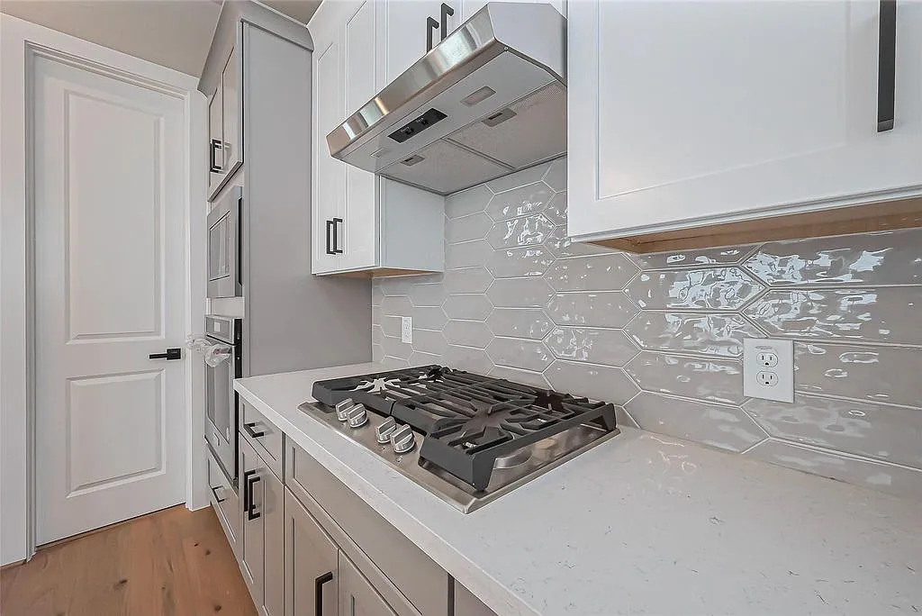 3 bed, 3.5 bath, 2140 sqft, $4,200 — Photo 4