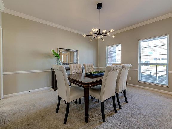 4th image of 829 Pheasant Woods Dr