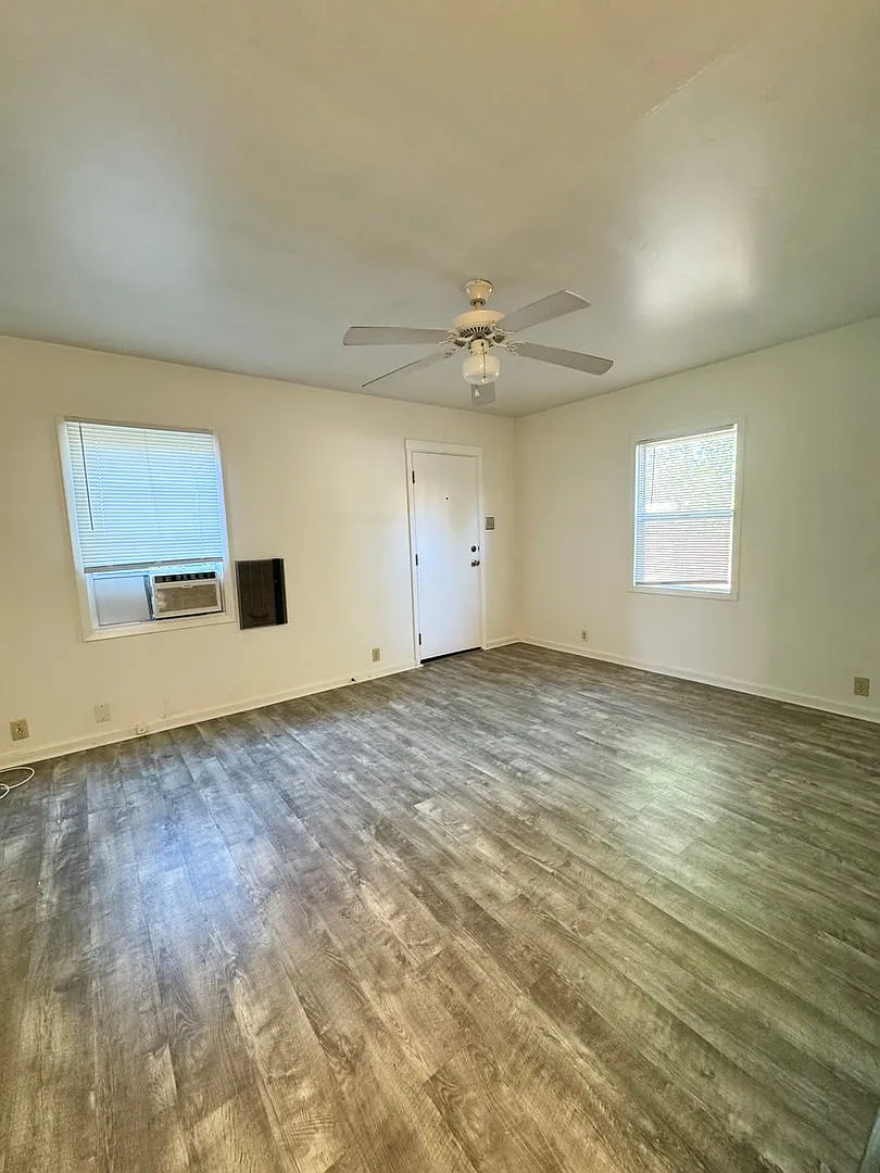Quaint & Cozy Duplex!! — Photo 3