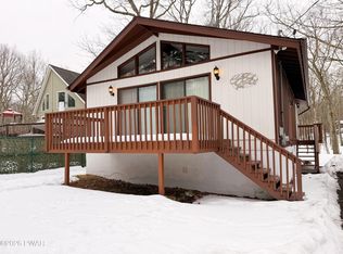 110 Spring Dr, Dingmans Ferry, PA 18328