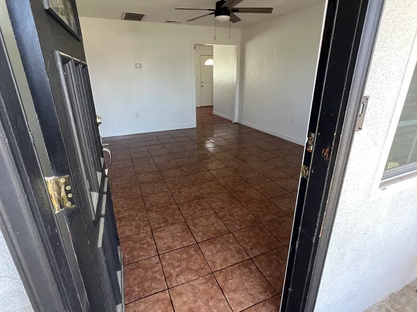 10490 Greenhurst St, Bellflower, CA 90706