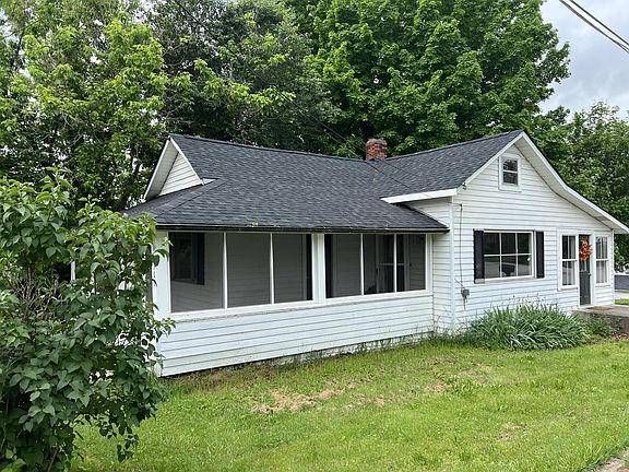 3rd image of 107 Birch St