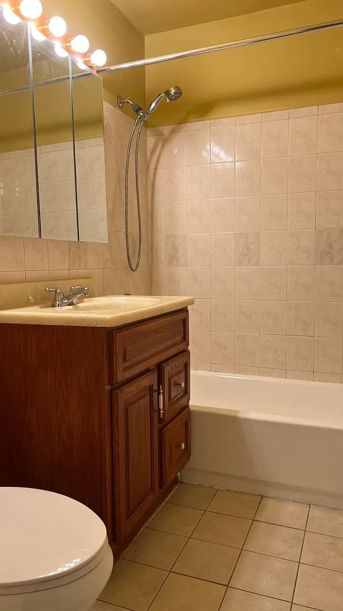 Full Bath - 305 College Dr