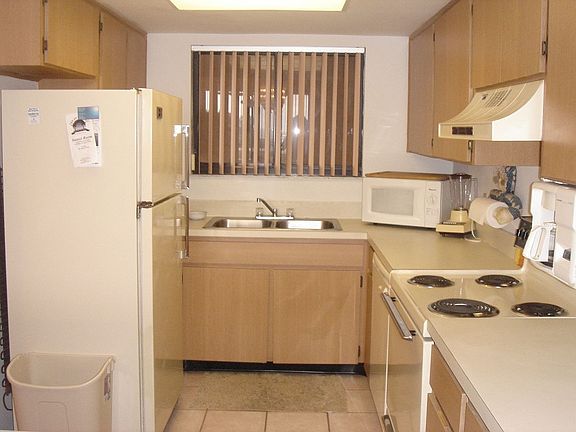 Kitchen has everything you need.