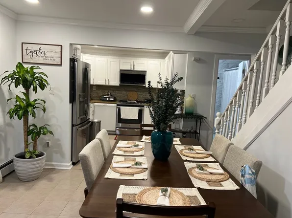 11 Washington Ave, Mastic Beach, NY 11951