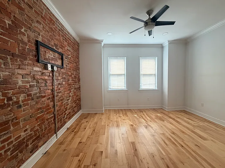 2321 S Front St — Photo 10