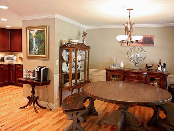 4th image of 102 S Harmony Ct