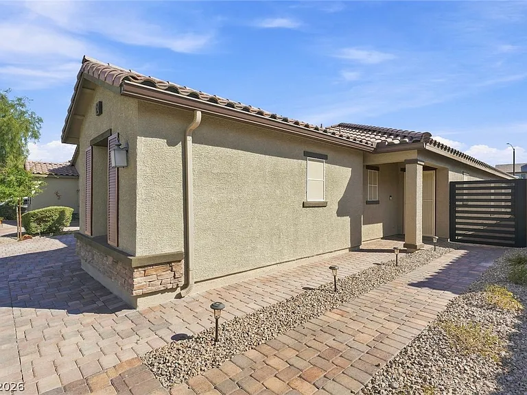1525 Deep Valley Ave — Photo 4