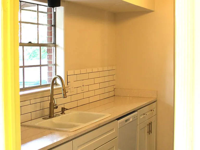 1589 York Ave — Photo 7
