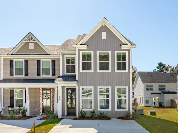 820 Alma Square Dr, Moncks Corner, SC 29461