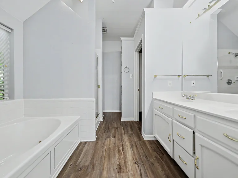 2412 Wilshire Dr — Photo 16