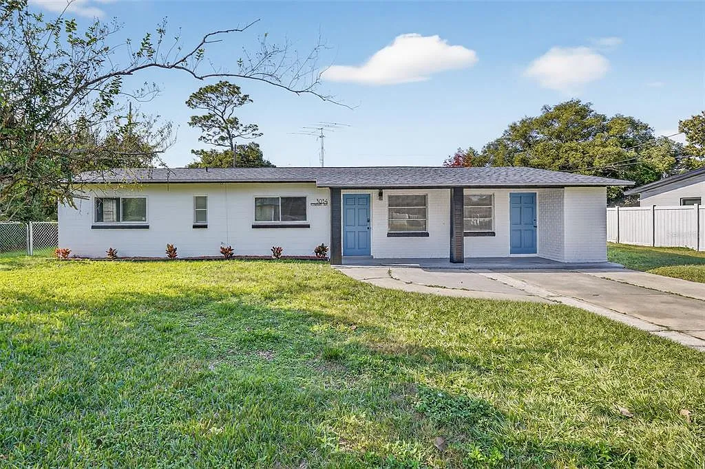 4 bed, 2.0 bath, 1484 sqft, $2,800 — Photo 1