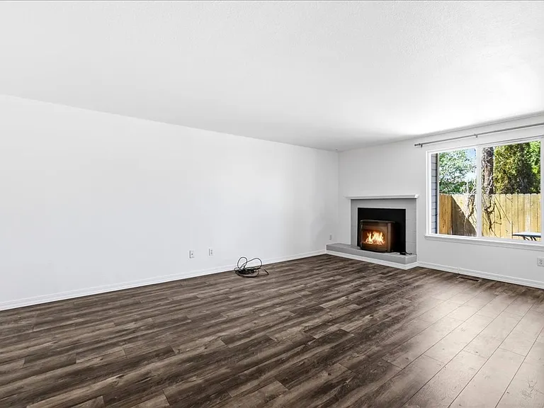 186 E Elwood Ln — Photo 4