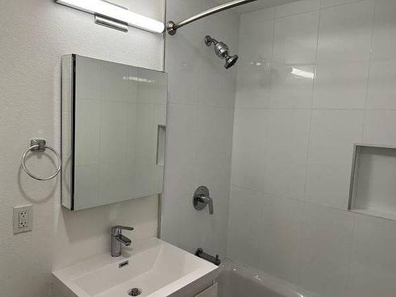 3rd image of 810 Eddy St APT 307