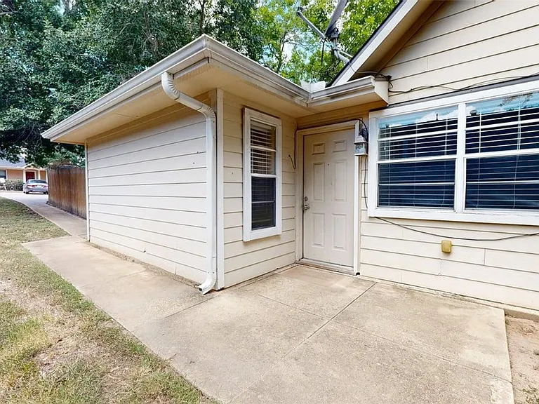 1724 Boardwalk Ct — Photo 37