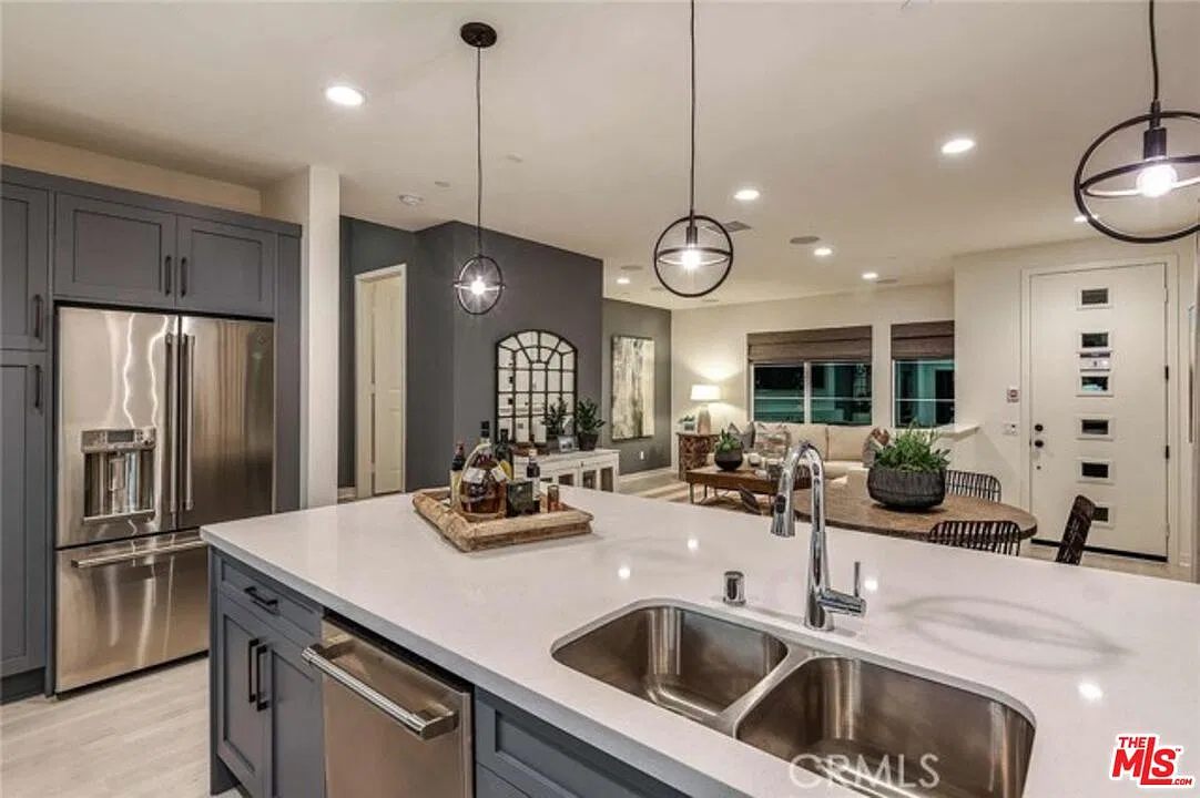 4 bed, 3.5 bath, 2150 sqft, $5,500 — Photo 4