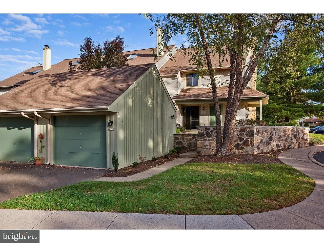1664 Hunters Ct photo 1