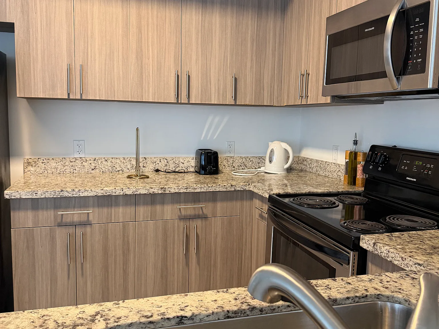 SW 27th Ave, Miami — Photo 3