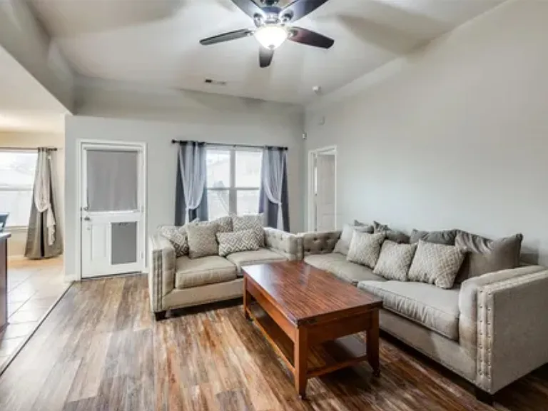 701 Lazy Crest Dr — Photo 5