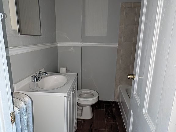 3rd image of 325 Franklin Pl APT 2L