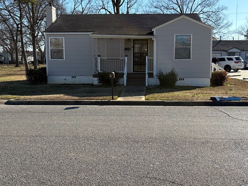 8 N Elm Ave