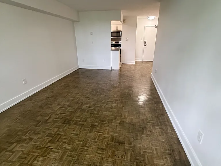 145 Wellington St W #306 — Photo 5