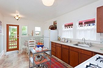 Kitchen 1 :: 1102 Evelyn