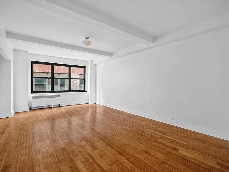 310 E 44th St #807 — Photo 2