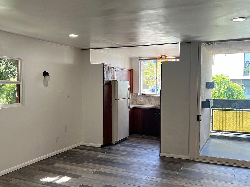 1st image of 660 N Doheny Dr APT 2