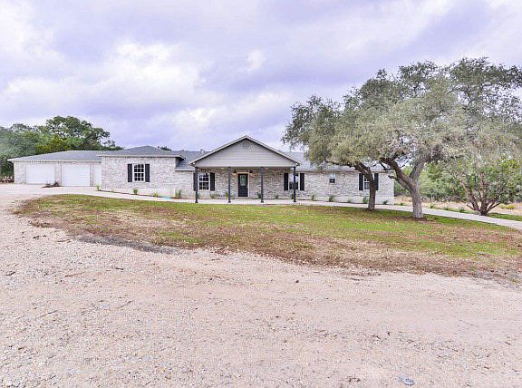4th image of 3039 Oak Hollow Dr