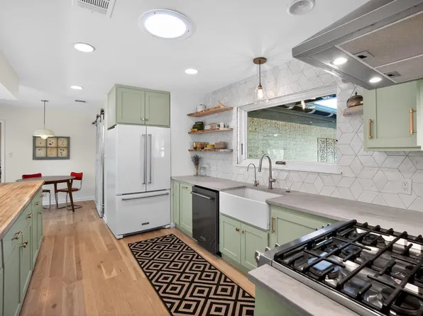 2104 Four Oaks Ln, Austin, TX 78704