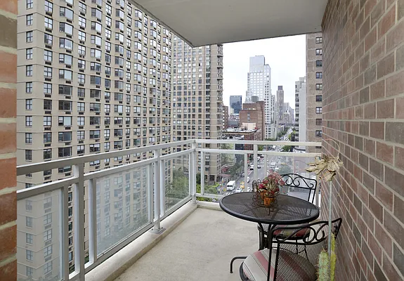 Sold by Prince Real Estate Associates LLC | media 29