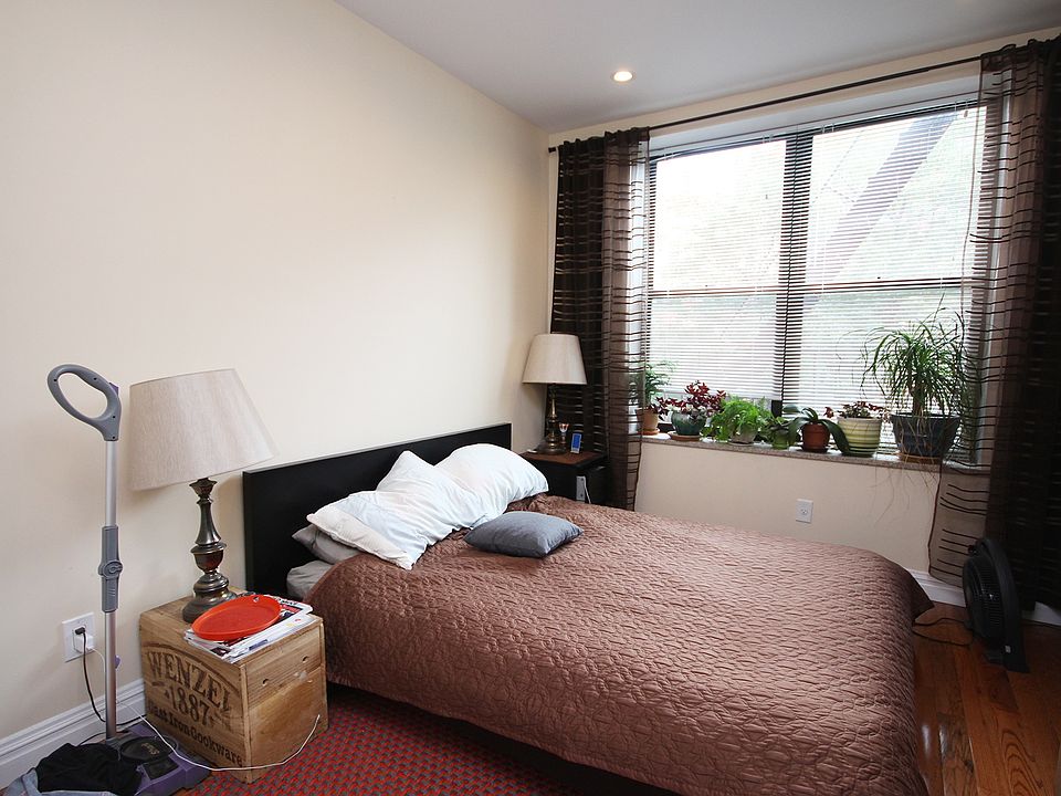 2nd image of 2533 36th St APT 2F