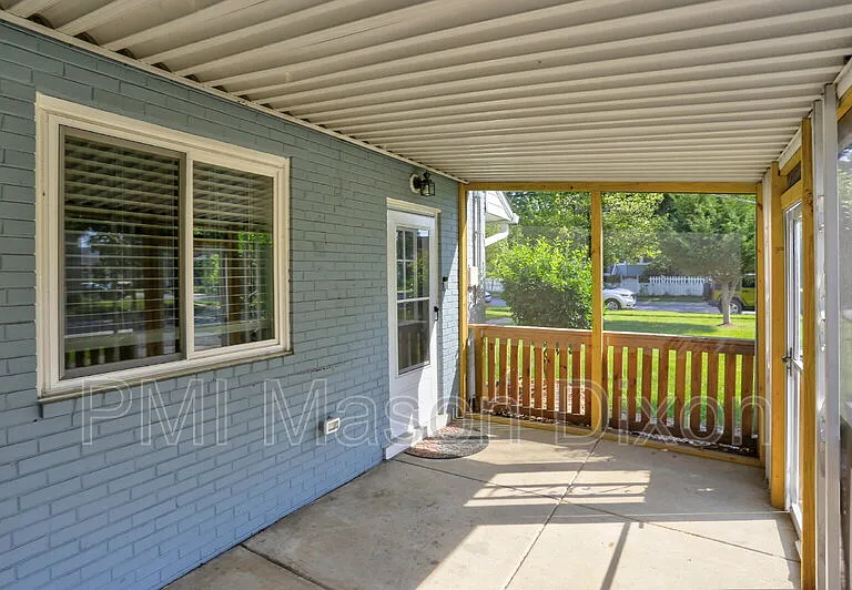 330 Compton Ave — Photo 11
