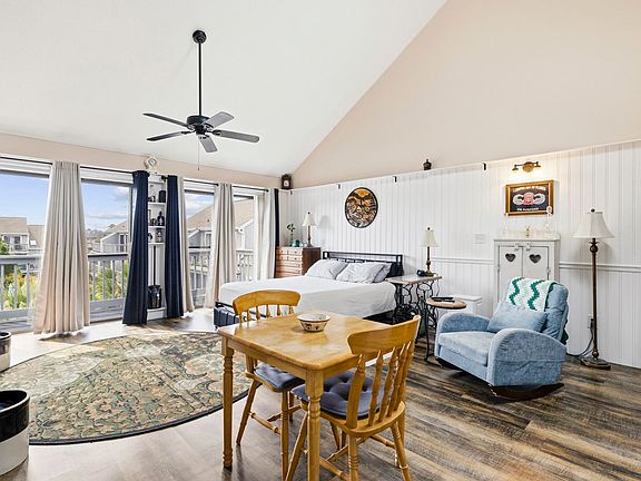 3rd image of 1850 Colony Dr. #3-E