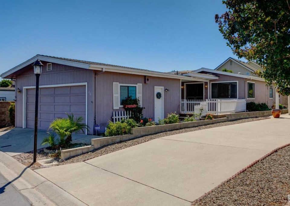 1st image of 20 Poinsettia Gardens Dr
