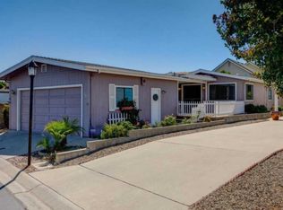 20 Poinsettia Gardens Dr, Ventura, CA 93004