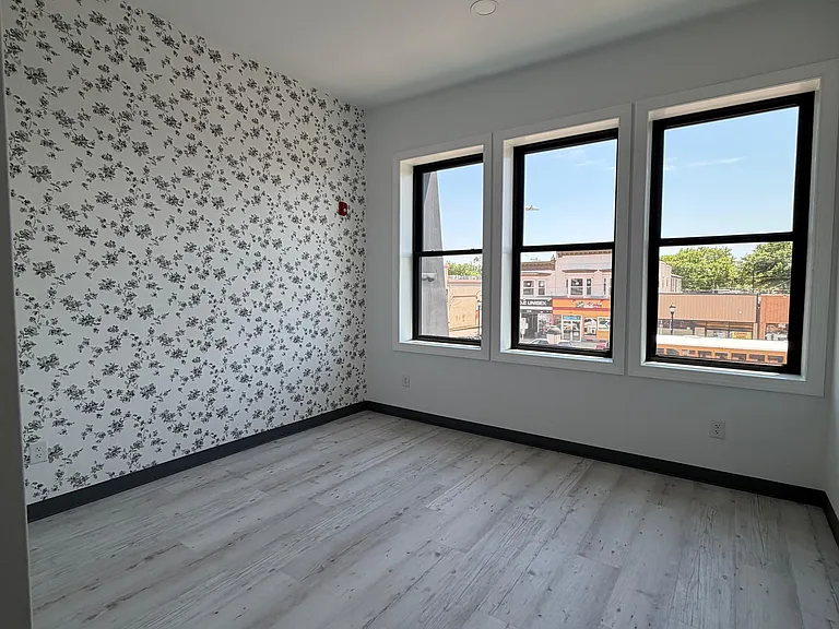 608 E Landis Ave #2 — Photo 2