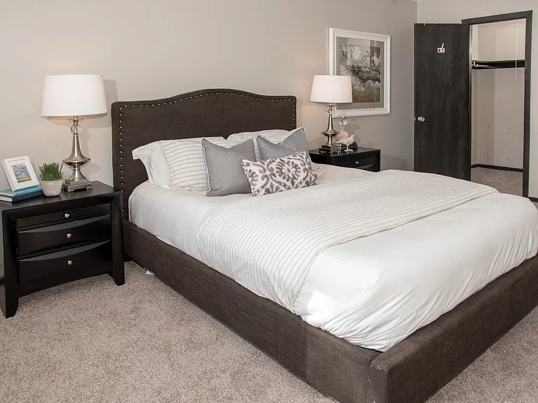 Chateau Apartments — Photo 10
