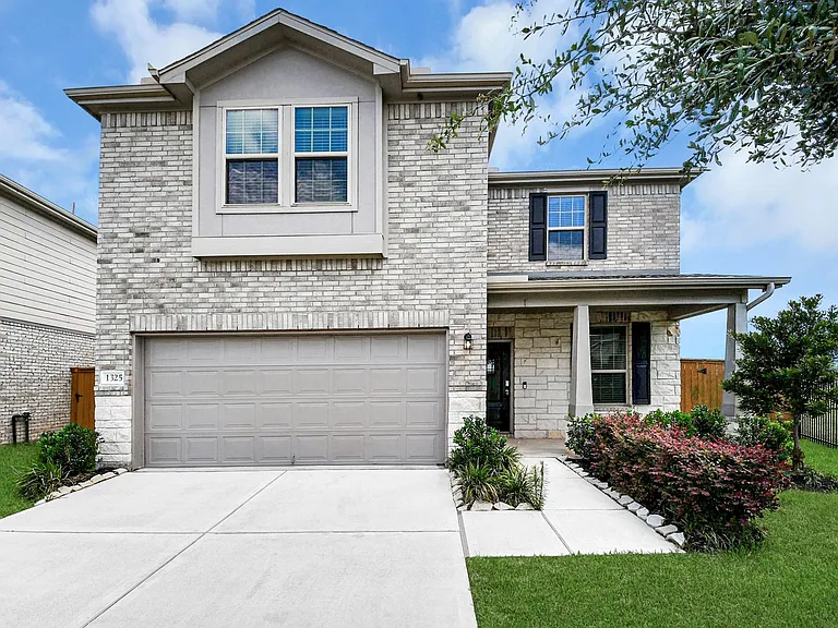 1325 Grass Bend Dr — Photo 1