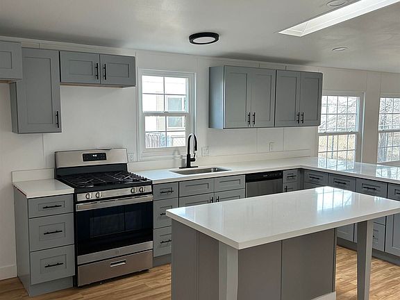 2nd image of 5460 Woods Dr