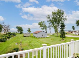 W7889 High Ridge Rd, Fort Atkinson, WI 53538